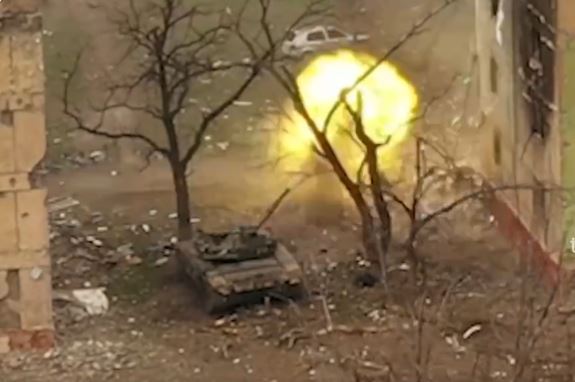 Ce fac soldații ruși cu cadavrele celor uciși în Mauripol? Întâmplări macabre chiar în curțile ucrainenilor