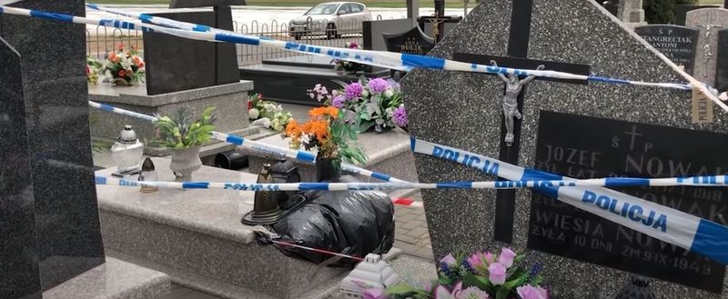 Tragedie în cimitir de Paște! Un băiețel a murit strivit de o piatră funerară, sub privirile îngrozite ale mamei