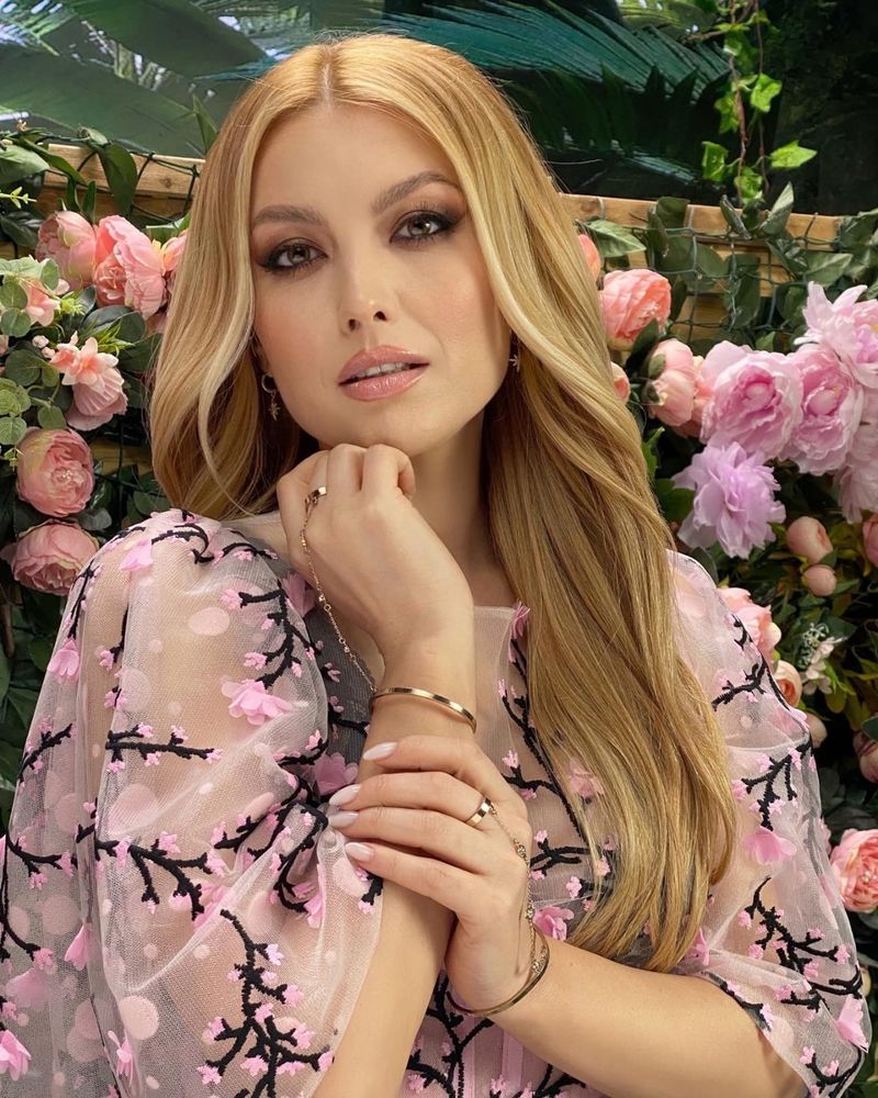 Elena Gheorghe și Theo Rose, piesă în română și aromână
