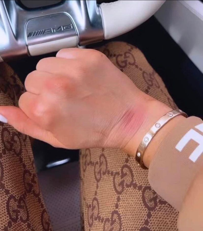 Bianca Drăgușanu, &bdquo;meci de box&rdquo; &icirc;n preajma Paștelui. Blondina a apărut lină de v&acirc;năti