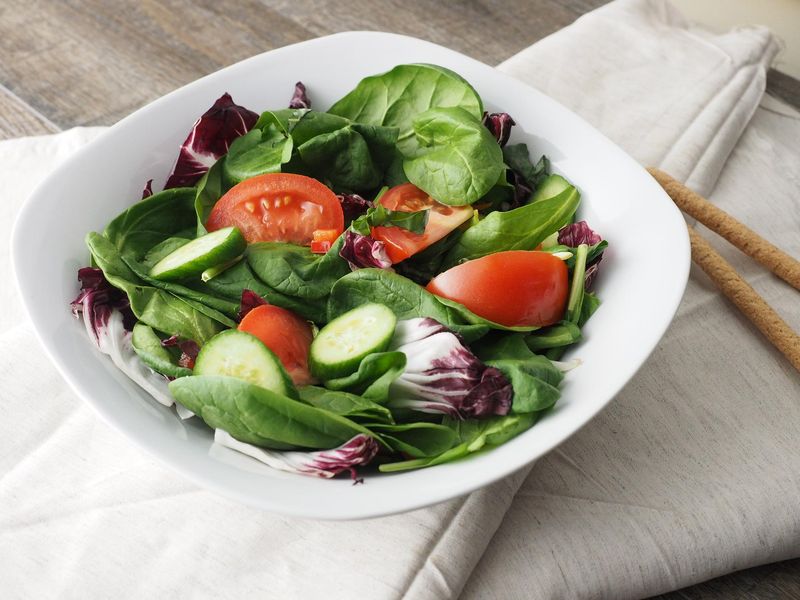 Salate de primăvară: 5 rețete fresh simplu de preparat