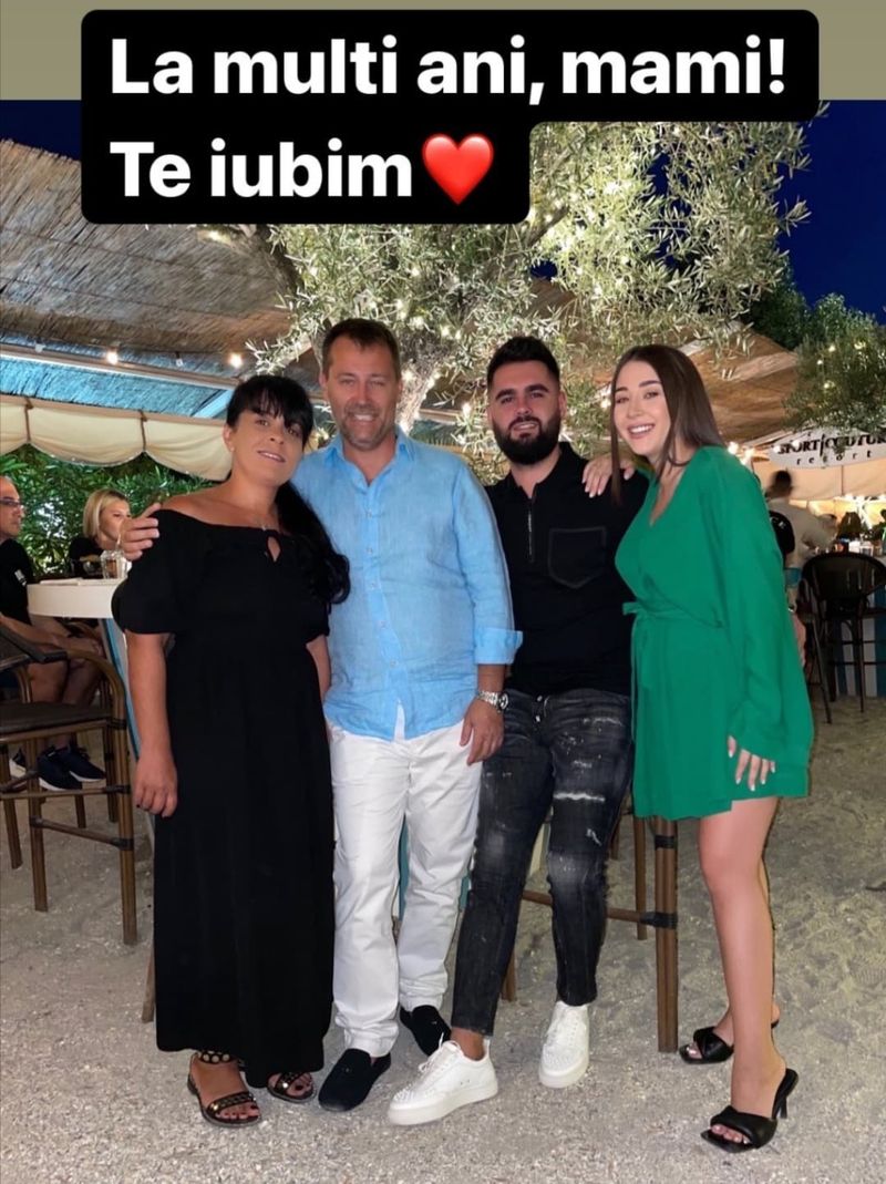 Nicole Cherry își sărbătorește mama