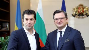 Premierul Bulgariei a donat salariul pe o lună pentru a ajuta Ucraina, dar s-a trezit peste noapte fără gazul din Rusia (3)