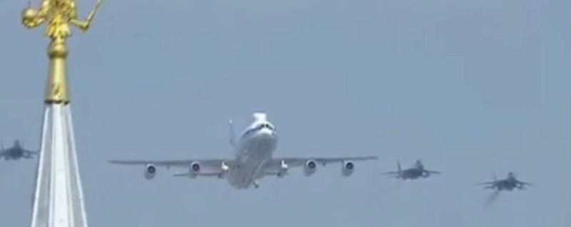 Avionul nuclear al lui Putin, văzut &icirc;n aer deasupra Moscovei. Ce plan are președintele rus