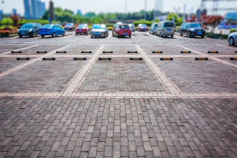 Ce amendă riști să iei dacă parchezi pe locurile rezervate persoanelor cu handicap. Amenzile sunt cuprinse între 2.000 și 10.000 de lei