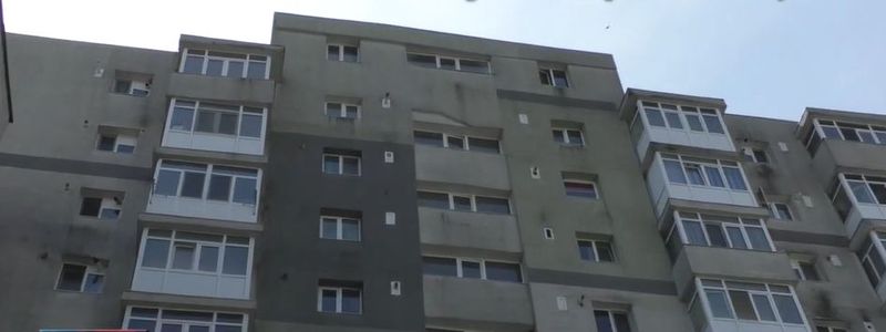 Un bărbat a murit după ce a sărit de la etajul 10 al unui bloc