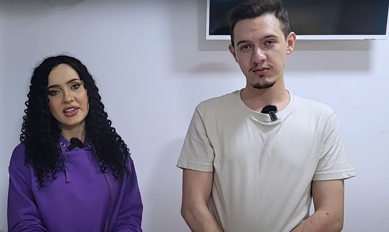 Bianca și Cristian Comanici, bone pentru o zi! Ce peripeții au &icirc;nt&acirc;mpinat: Otrăvești copilul | EXCLUSIV