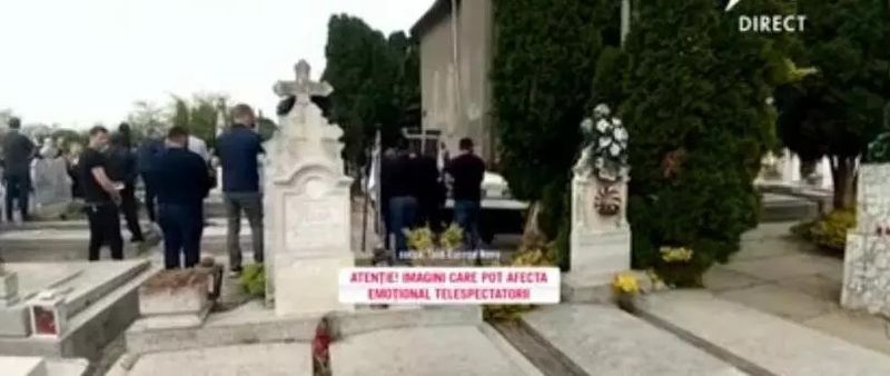Iuliana și cei doi copii, slujbă atipică