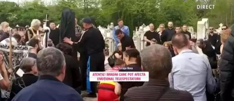 Iuliana și copii ei, depuși în același sicriu
