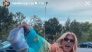Loredana Groza, mișcări lascive pe o mașină de lux. Artista și-a lăsat fanii mască din nou