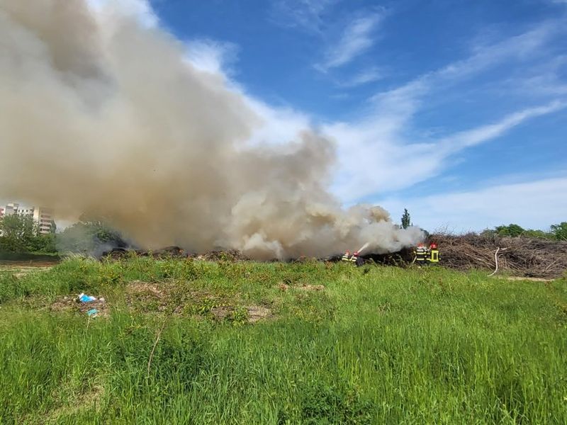 Incendiu de proporții în Parcul Grozăvești, din București! A fost emis un mesaj RO-Alert de alertă extremă