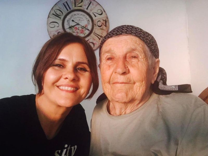 Niculina Stoican, lacrimi de durere pentru bunica sa. Problemele nu-i dau pace artistei: &bdquo;Nu știu cum am putut să z&acirc;mbesc&rdquo;