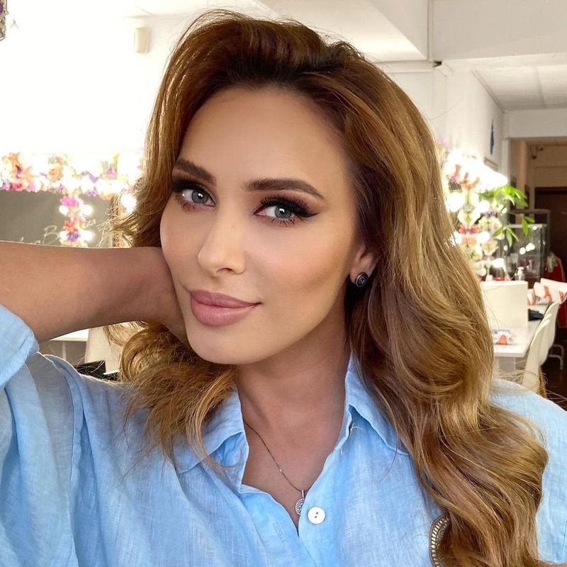 Iulia V&acirc;ntur 