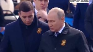 Primele imagini cu "succesorul lui Putin". Cine e tânărul de 36 de ani pe care îl ține aproape liderul rus