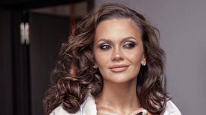 Cristina Șișcanu, în ipostaze provocatoare, fără sutien. Soția lui Mădălin Ionescu a furat toate privirile
