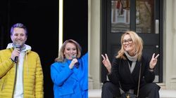 Andreea Esca a fost dată de gol de Andi Moisescu. Ce a spus vedeta despre veniturile știristei: „Nu-și cunoaște salariul, plătește fără să se uite”