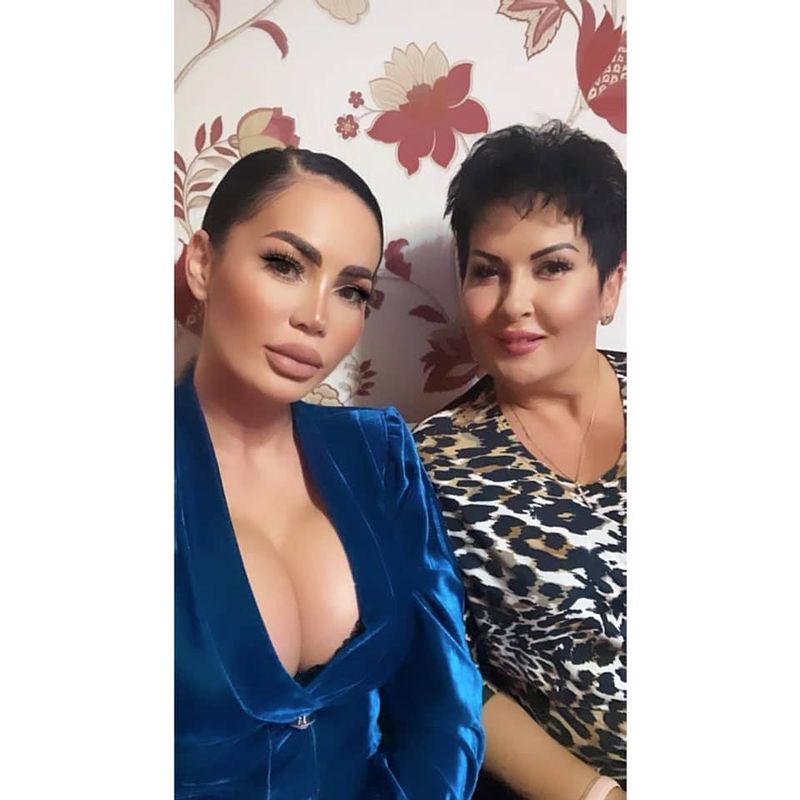 Bianca Pop și mama sa Bianca Pop, internată la Spitalul 9