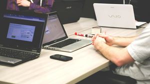 Minivacanță iunie 2022. Angajații români se bucură de 3 sărbători legale în luna iunie  Minivacanță iunie 2022. Angajații români se bucură de 3 sărbători legale în luna iunie