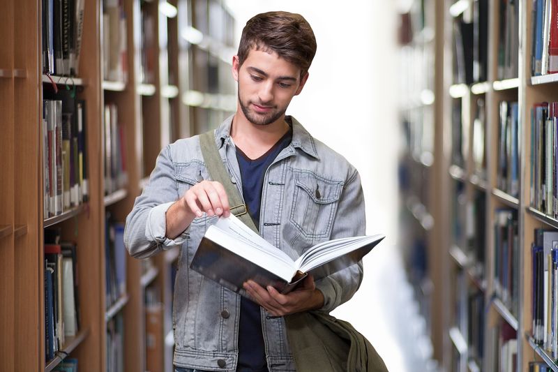 Guvernul, proiect de ajutor în bani pentru tineri și studenți