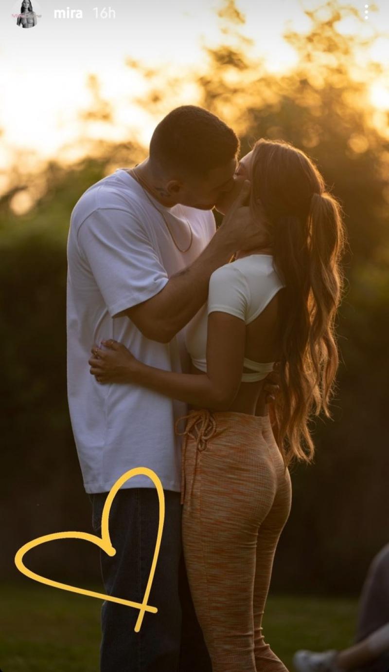 „Parcă era cu Mira” Mario Fresh și Mira au fost din nou „cuplați” de fani! Ce au observat internauții la fotografia postată de artist