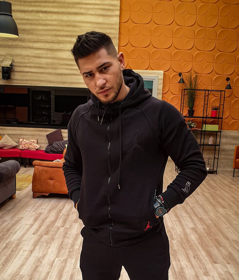 Bogdan Mocanu ar putea rămâne fără braț, după ce a fost tăiat într-un club