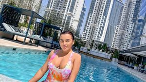Carmen de la Sălciua a dat vacanțele de lux și scena pe munca de jos
