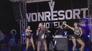 Roxana Nemeș, show incendiar în Turcia! Artista a purtat o ținută super sexy și a încins turiștii dintr-un resort de lux din Antalya | EXCLUSIV