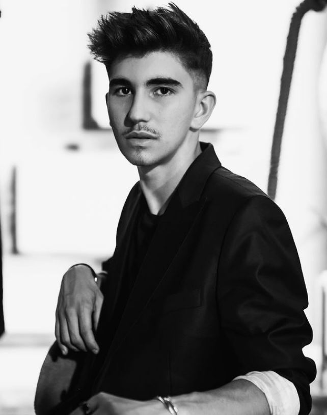 &bdquo;Am slăbit 17 kilograme și am devenit bulimic&rdquo; Sebastian Dobrincu, primele declarații despre problemele pe care le-a avut! Nici măcar familia nu știa cu ce se luptă
