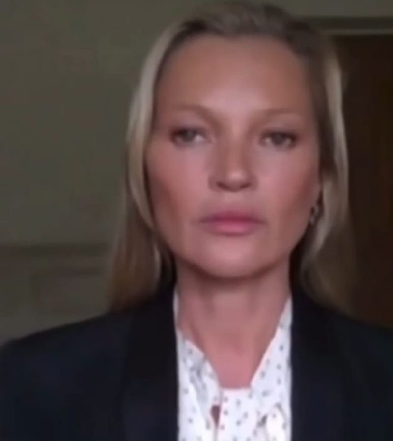 Kate Moss, măturie în favoarea lui Johnny Depp