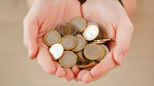 Mai mulți bani pentru pensionari! Guvernul acordă un sprijin unic de 700 de lei pentru toți pensionarii cu pensii sub 2.000 de lei