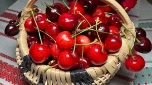 Rusalii 2022. Ce pachete se împart la sărbătoarea Pogorârii Sfântului Duh