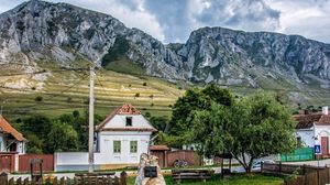 Unde se află satul din România care arată ca în Elveția. Turiștii străini plătesc bani mulți ca să ajungă aici