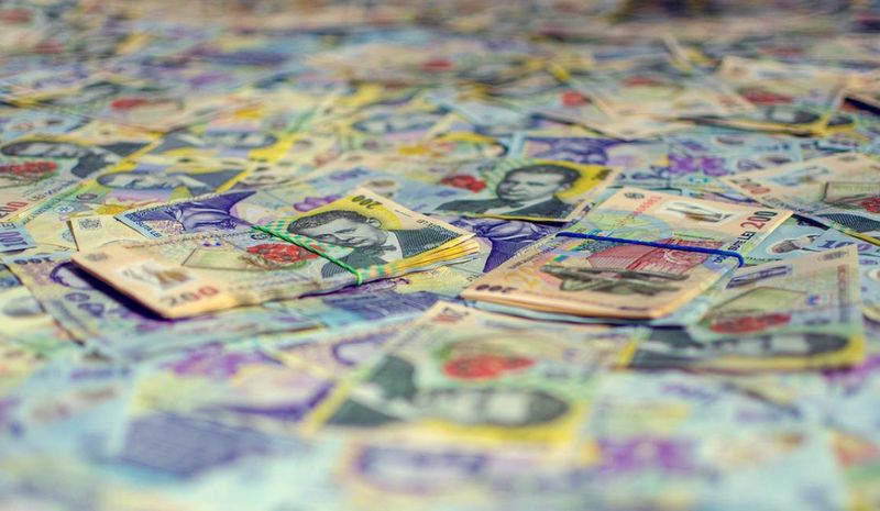 Sfidare față de rom&acirc;ni &icirc;n plină criză?! Ce impact ar avea creșterea salariilor demnitarilor și bugetarilor asupra rom&acirc;nilor | EXCLUSIV