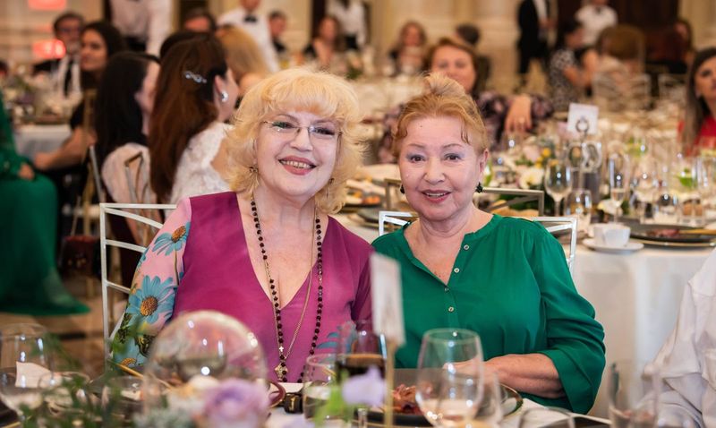 Ele sunt vedetele din România care arată excepțional chiar și după 50 de ani! Anca Țurcașiu, apariție incendiară la un eveniment monden