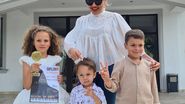 Mirela Vaida, imagini de colecție cu cei mici la serbarea de sfârșit de ani! Mesajul emoționant postat de prezentatoarea TV  „De la anul am doi școlari”