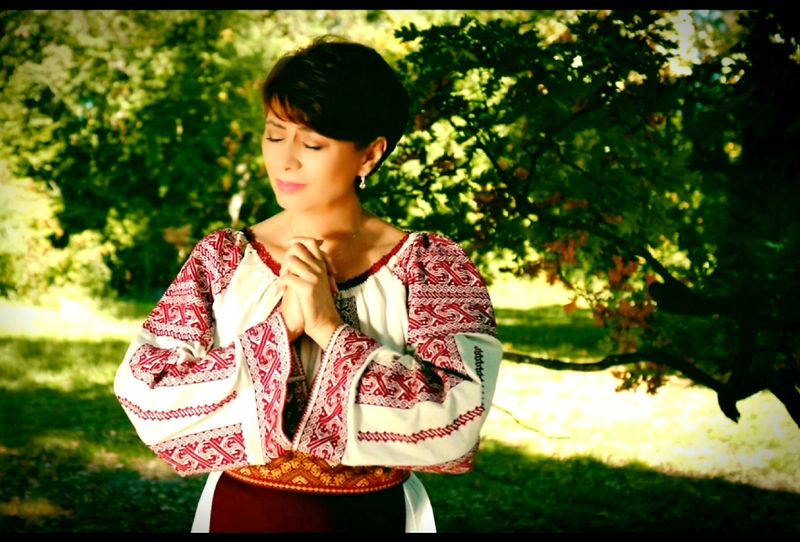 La 17 ani de la moartea mamei, Adriana Antoni și frații ei încă țin cont de regula familiei