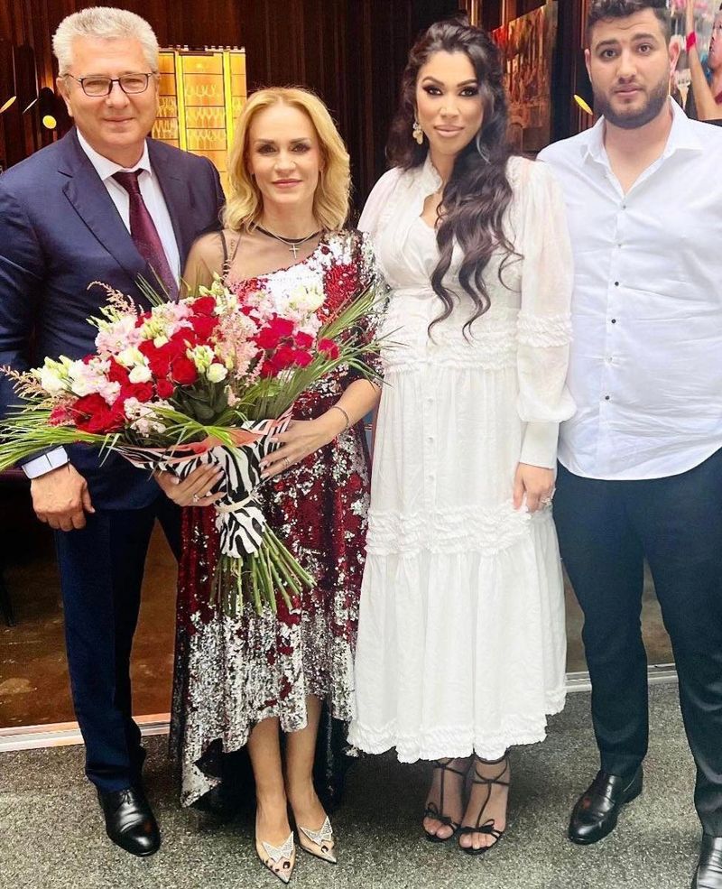 ( NU E GATA) Nu se uită deloc la bani când trebuie să fie elegantă! Cât a costat ținuta pe care Gabriela Firea a purtat-o la nunta Ralucăi Pastramă | EXCLUSIV