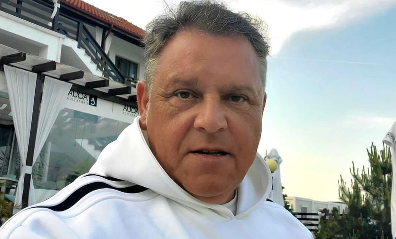 Au dat scena pe afaceri de succes?! Ei sunt artiștii care fac bani pe litoral. Cât costă o noapte de cazare în locațiile unor cunoscuți artiști de la noi | EXCLUSIV