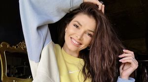 Alina Pușcaș, o nouă schimbare de look. Prezentatoarea TV s-a vopsit fix înainte de a pleca în vacanță