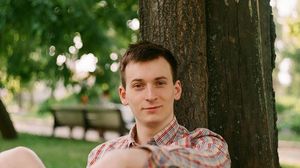 Cine este Denis Roabeș, antrenorul de la Vocea României 2022. „Acum mă aflu în ipostaza în care să sper că și eu, la rândul meu, îi voi influența pozitiv pe cei pe care-i voi întâlni”