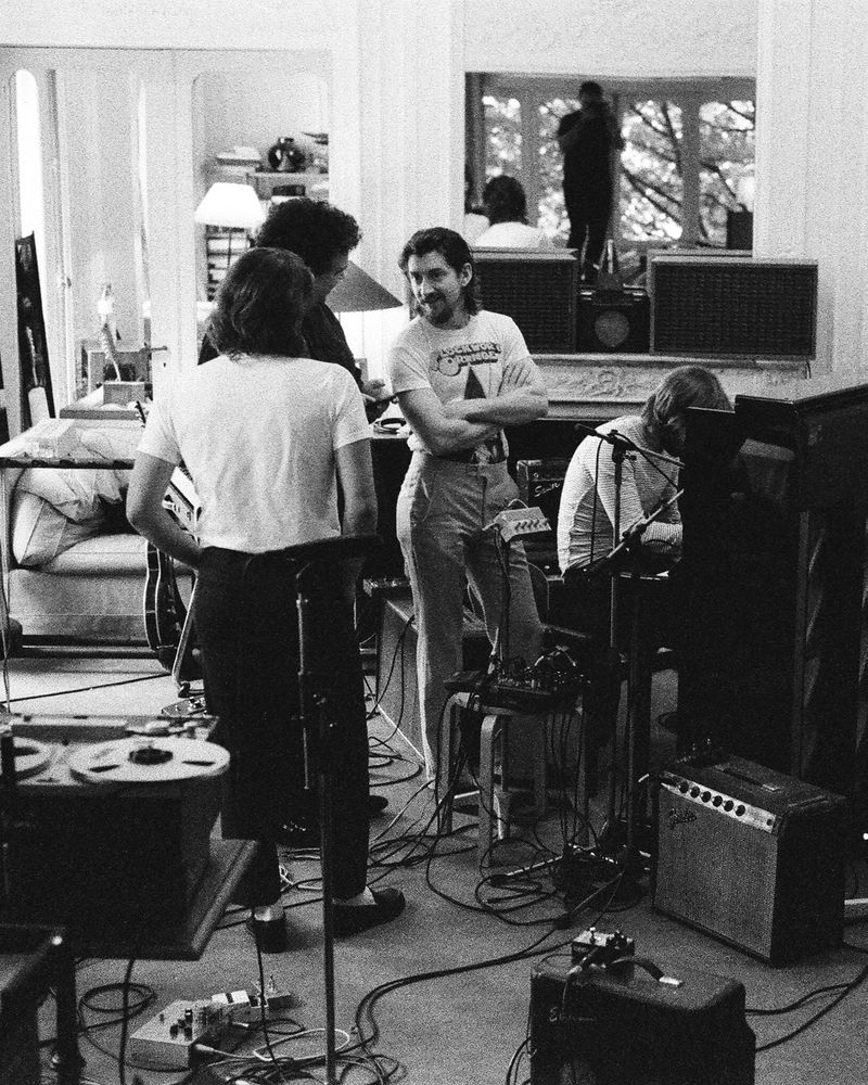 10 vedete care vin &icirc;n Rom&acirc;nia vara aceasta. Printre ele se numără și J Balvin, Black Eyed Peas, Arctic Monkeys