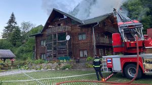 Incendiu puternic la o cabană din Sibiu