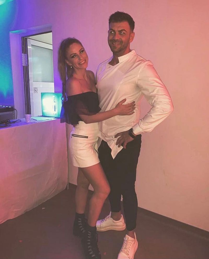 Ce mai face Hannelore, fosta iubită a lui Bogdan Ionescu. &bdquo;M-a &icirc;nșelat, din nou, cu un prieten de-ai mei și acolo s-a terminat. De atunci, pentru mine Hannelore nu mai există, și nici el.&rdquo;