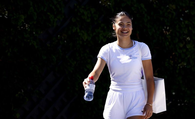 emma raducanu pe teren