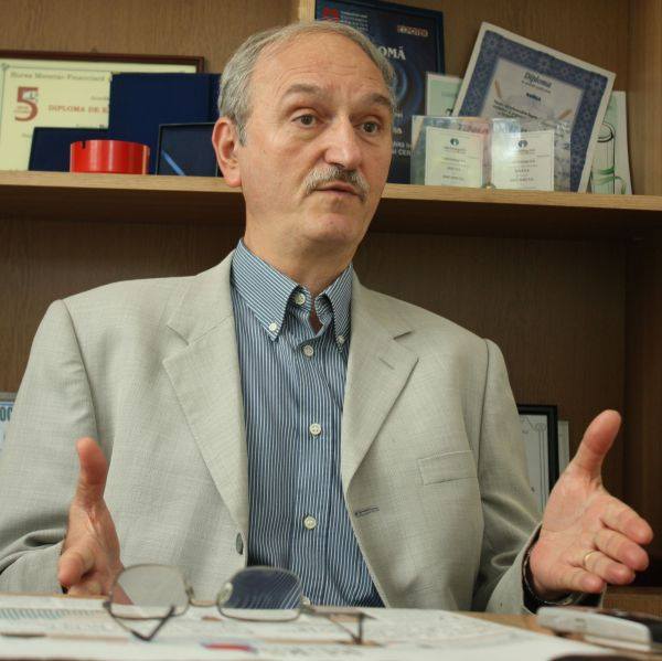 Jocurile de noroc, alcoolul și tutunul, viciile luate la țintă de Guvern. Ce planuri are coaliția pentru impozitarea lor