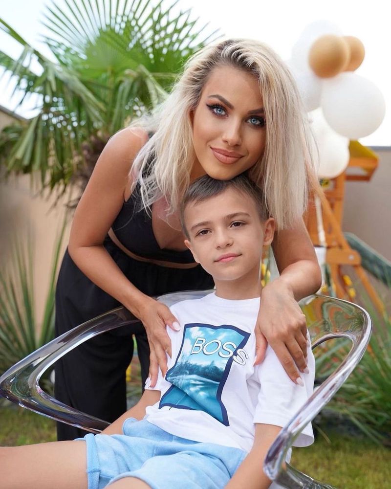 Amna, &icirc;ngrijorată să nu &bdquo;piardă legătura&rdquo; cu fiul ei. Ce cred că se va &icirc;nt&acirc;mpla odată ce David va intra la liceu