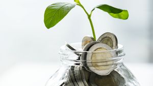 Ajutor în valoare de 700 de lei pentru pensionari de la 1 iulie. Guvernul va acorda un ajutor de 700 de lei tuturor celor cu pensii sub 2000 de lei