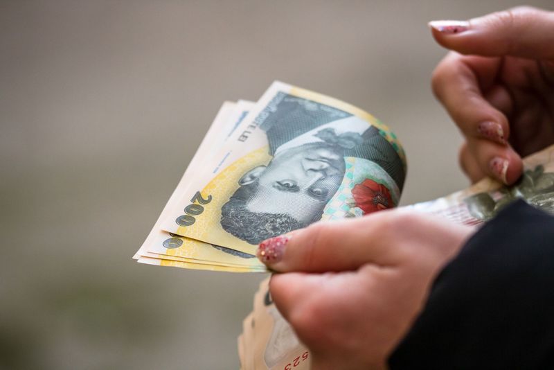 Categoria de români care beneficiază de cea mai mare creștere salarială de la 1 iulie