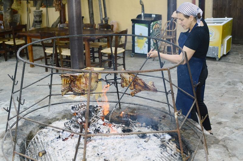 Locații exclusiviste care au rămas la prețuri mici. Vacanțele au ajuns să coste dublu, iar scumpirile îi sperie și pe cei mai bogați români. Monica Tatoiu îți „vinde” secretul ei pentru un concediu cu bani puțini