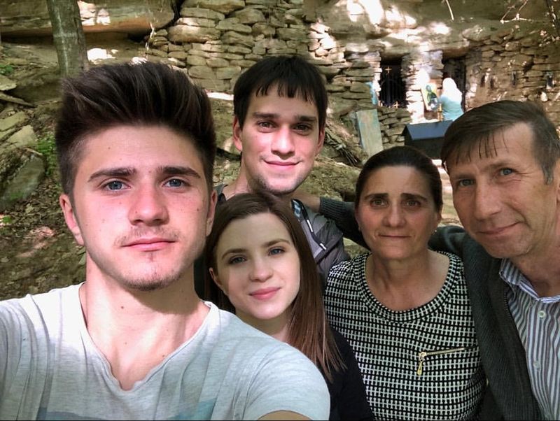 Mama bilogică a Cristinei Ciobănașu îl regretă pe Vlad Gherman Imaginea care apare pe internet a stârnit un val de reacții „Cu familia”